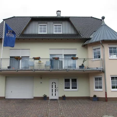 Couette-café Weingut U. Gaestehaus Menten 3*