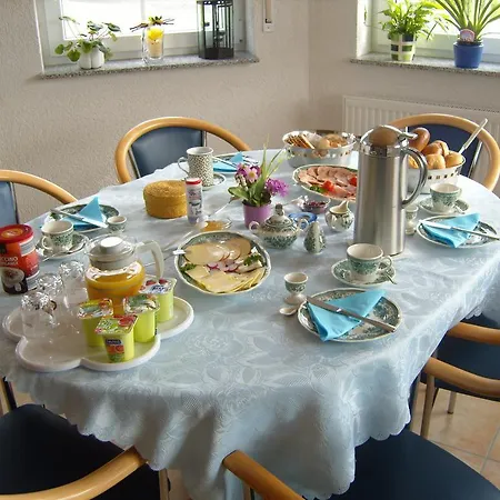 Weingut U. Gaestehaus Menten Couette-café 3*