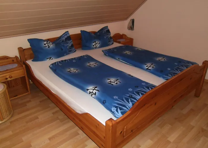 Weingut U. Gastehaus Menten Bed & Breakfast Briedel